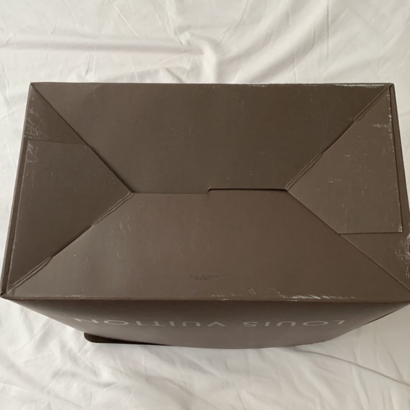 Large Authentic Louis Vuitton gift box, brown, 15.5”x12.5”, 9”width - Picture 7 of 9
